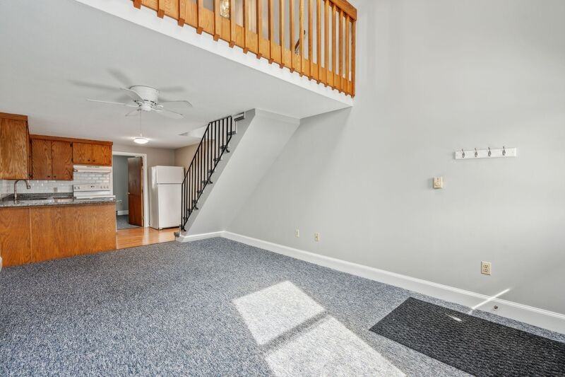 210 Beach St #19 - Photo 4 of 31