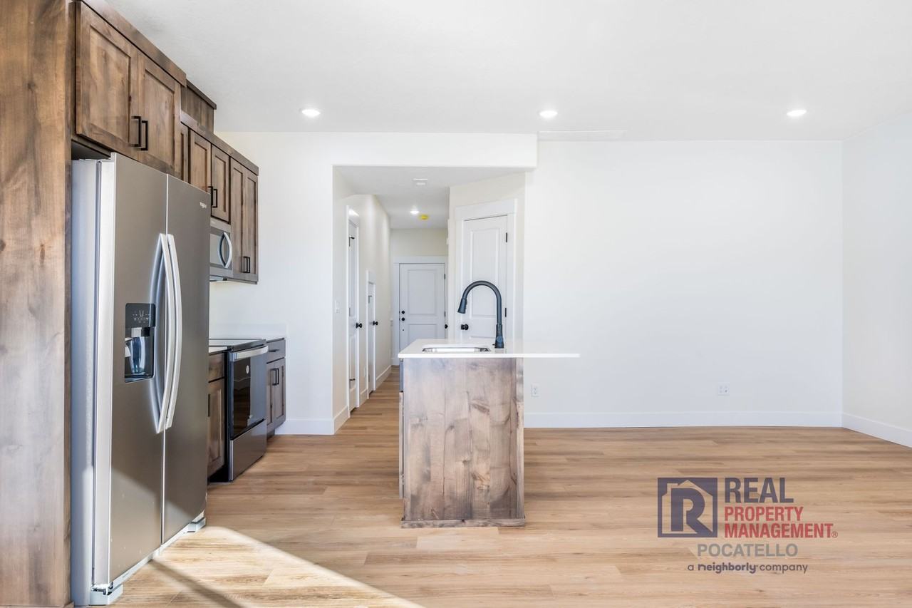 1721 Ammon St - Photo 6 of 21