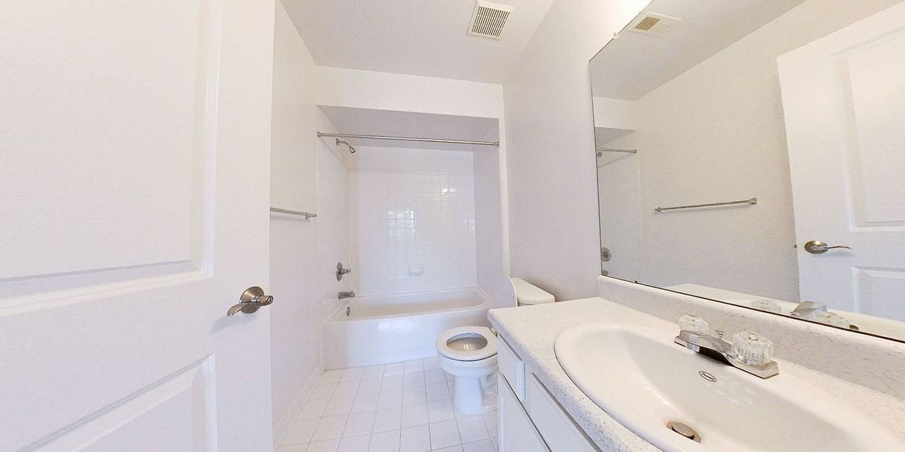 Whispering Lakes Apts - Photo 5 of 50