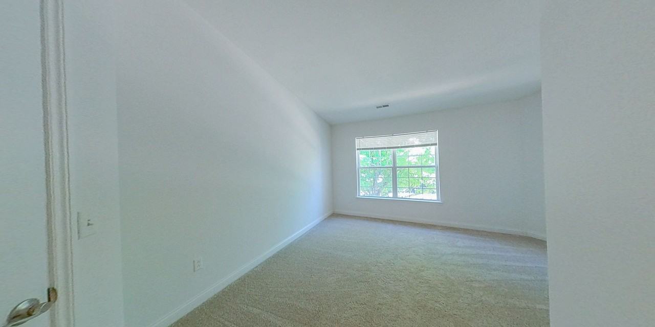 Whispering Lakes Apts - Photo 6 of 50