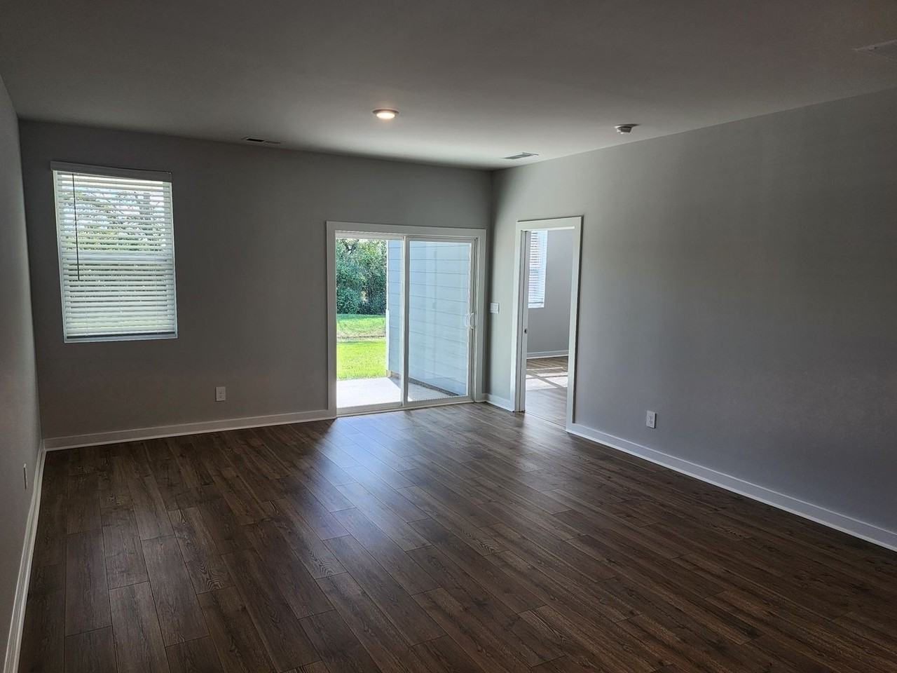 2021 Holmesburg Pvt Cir - Photo 7 of 50