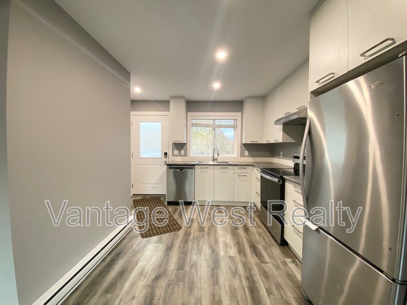 729 - Photo 3 of 21