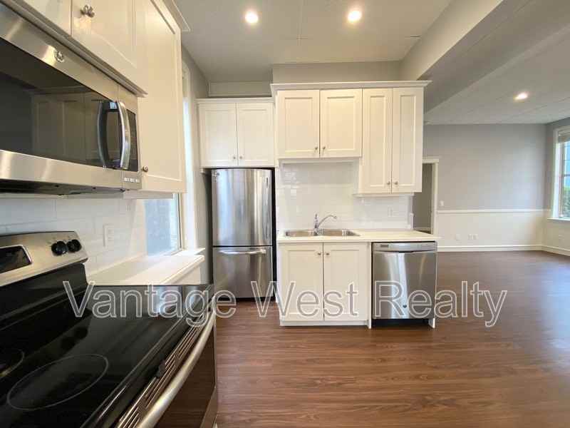 1073C Lawson Ave - Photo 3 of 21