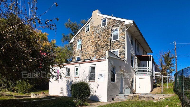 2860 W Baltimore St #B - Photo 4 of 15