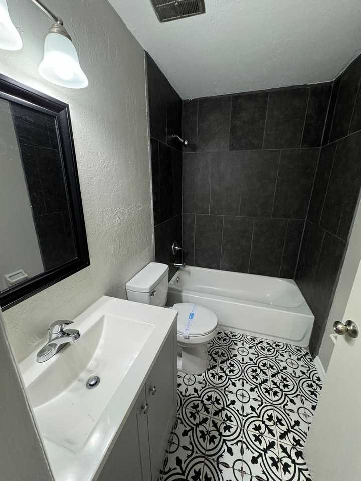 4330 Southwest 74th Terrace - Photo 6 of 7