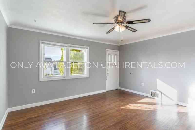 2001 E Redondo Ave - Photo 4 of 14