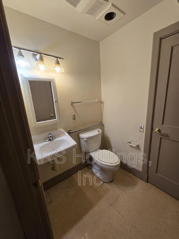 633 W Washington St #205 - Photo 3 of 13