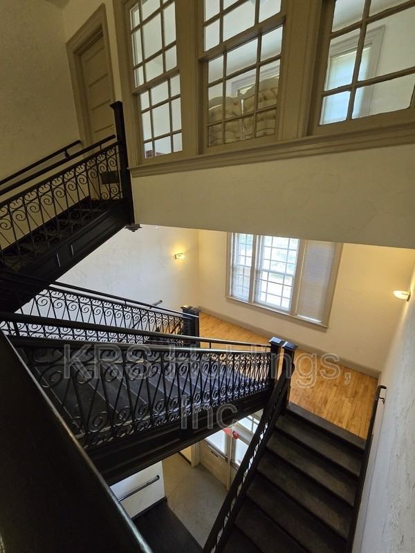 633 W Washington St #205 - Photo 7 of 13