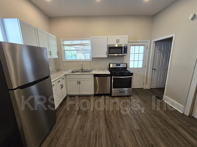 302 E Wythe St #6 - Photo 2 of 4