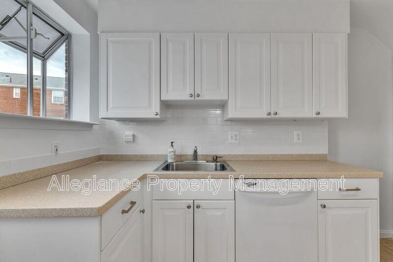 2221 N Dearing St #103 - Photo 3 of 39