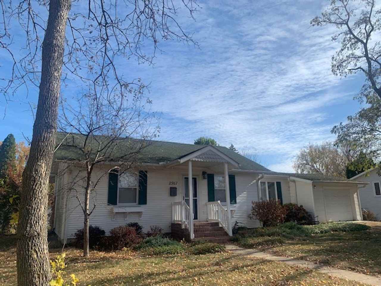 2917 Pennsylvania Ave S - Photo 2 of 32