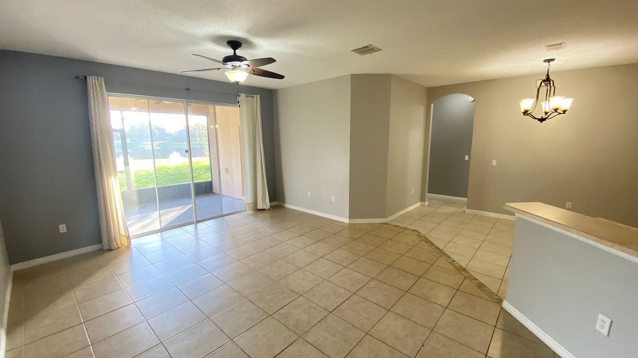 579 Woodford Dr - Photo 2 of 29