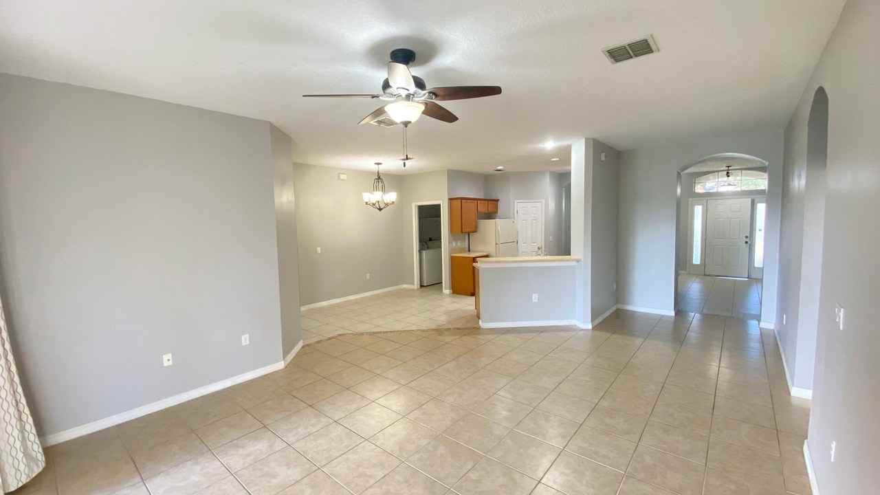 579 Woodford Dr - Photo 3 of 29