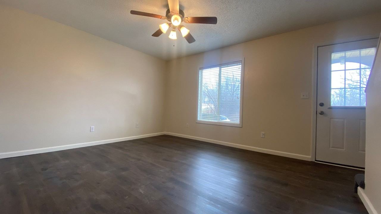 176 Vickie Lynn - Photo 3 of 26