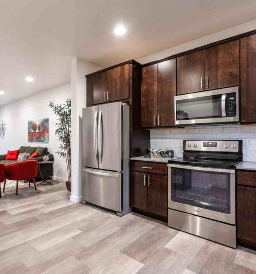 909 N 17th Ave #B - Photo 5 of 23