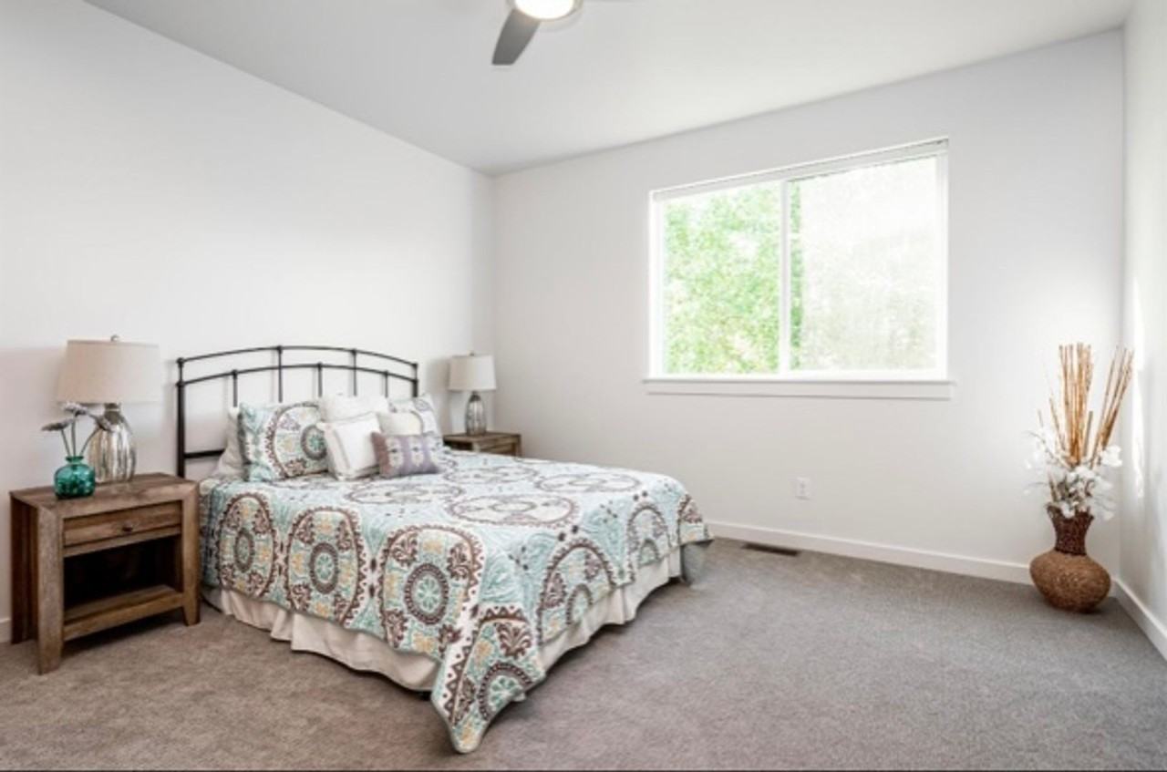 909 N 17th Ave #B - Photo 7 of 23