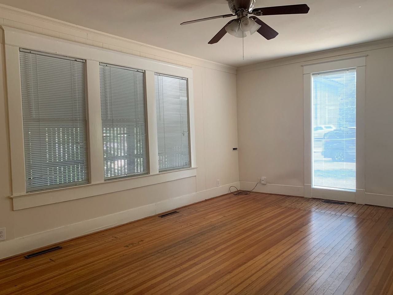 909 West 30th Street - Photo 4 of 12