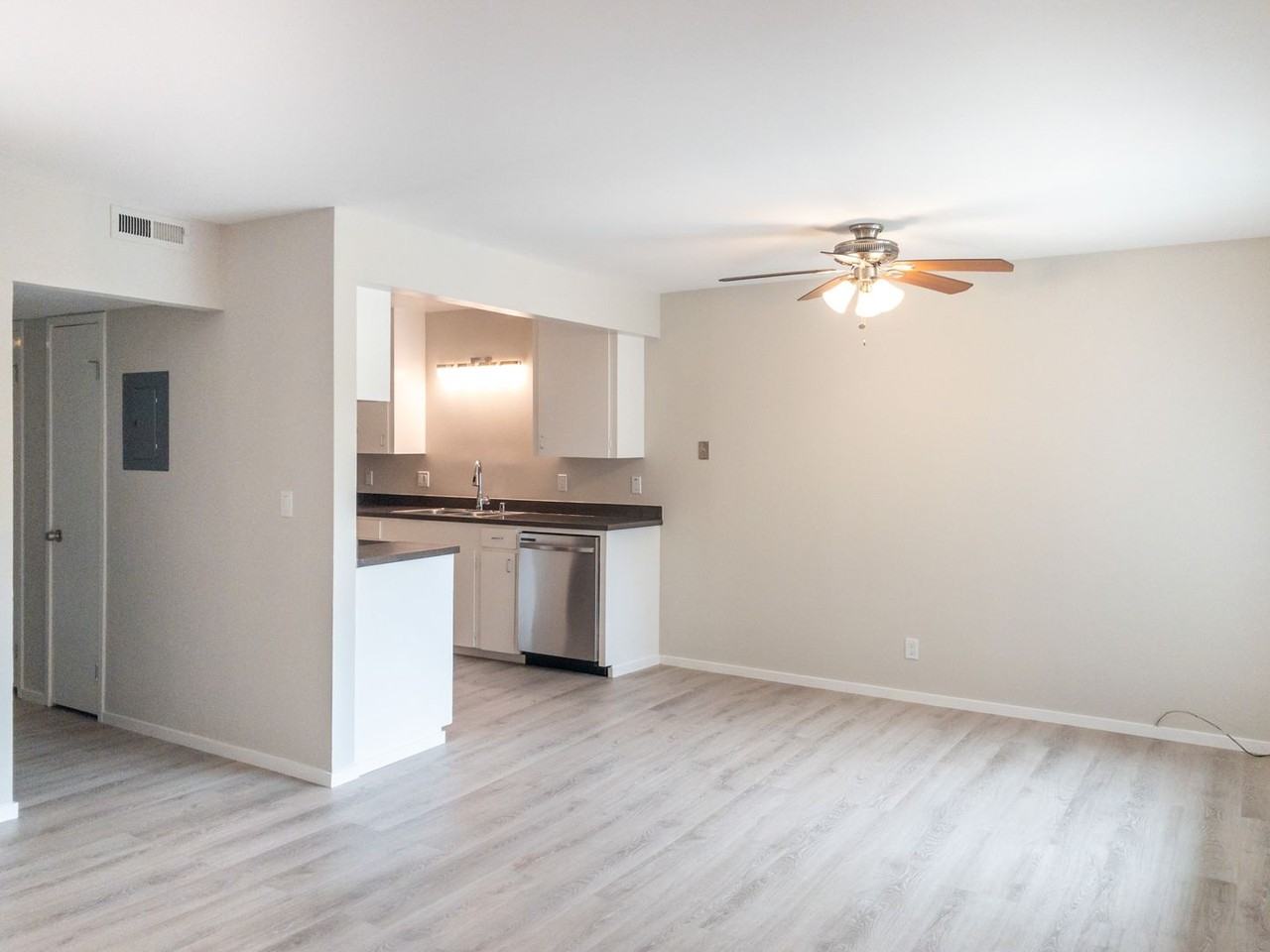 11 S Knoll Rd #11 - Photo 5 of 24