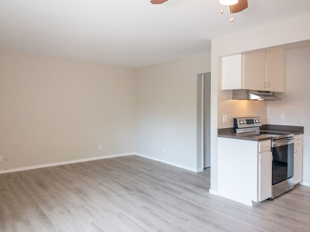 11 S Knoll Rd #11 - Photo 3 of 24