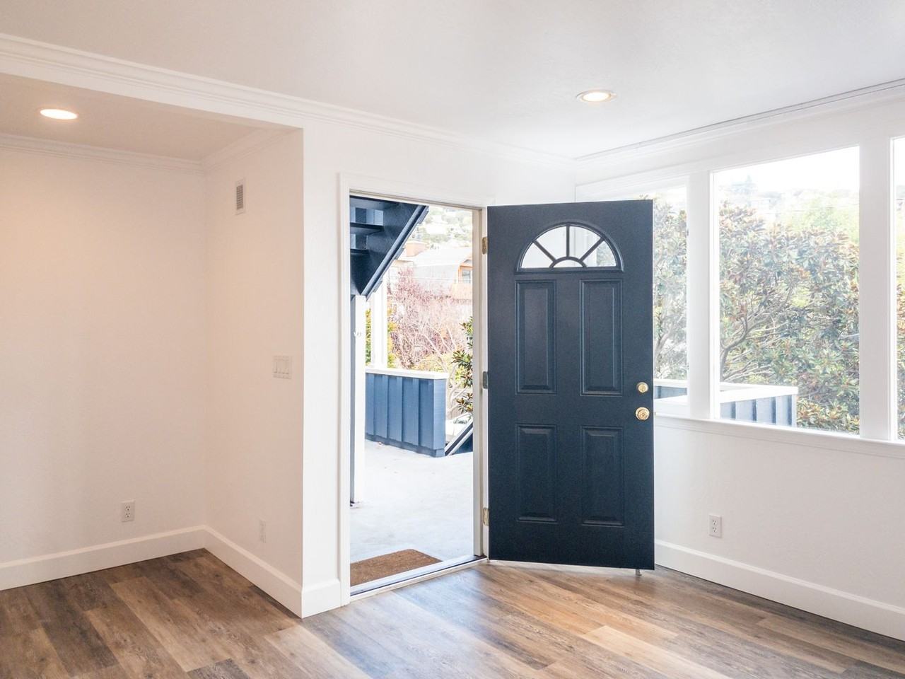 313 Valley St - Photo 2 of 23