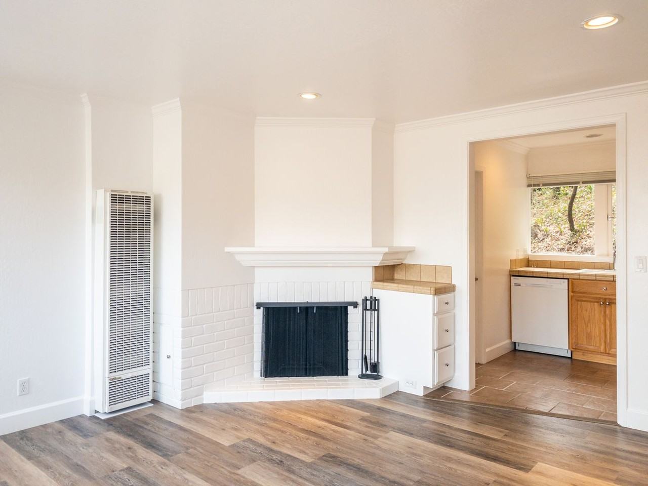 313 Valley St - Photo 3 of 23