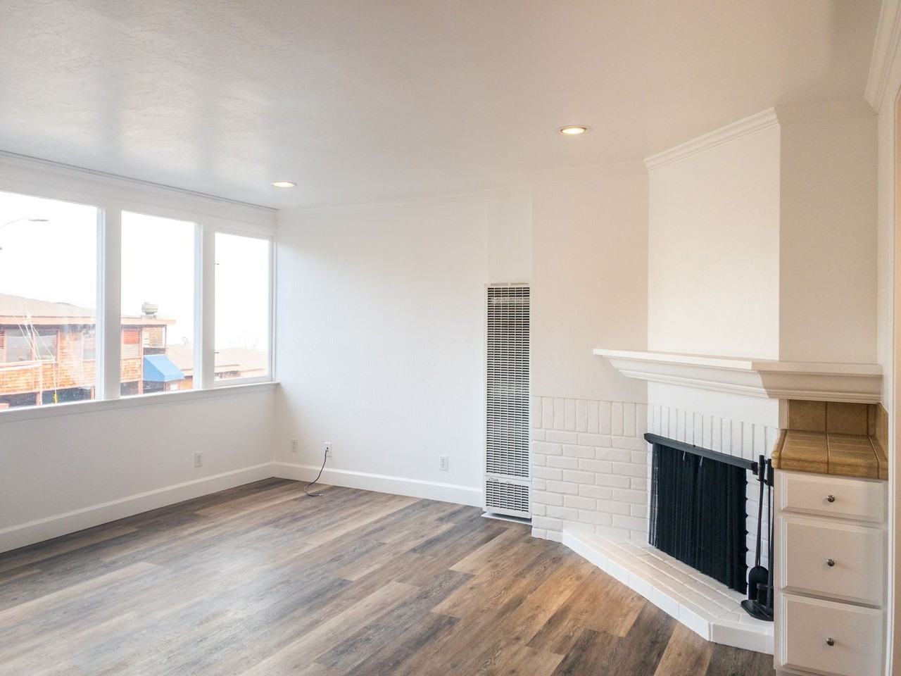 313 Valley St - Photo 4 of 23