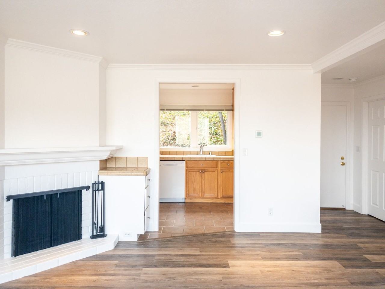 313 Valley St - Photo 5 of 23