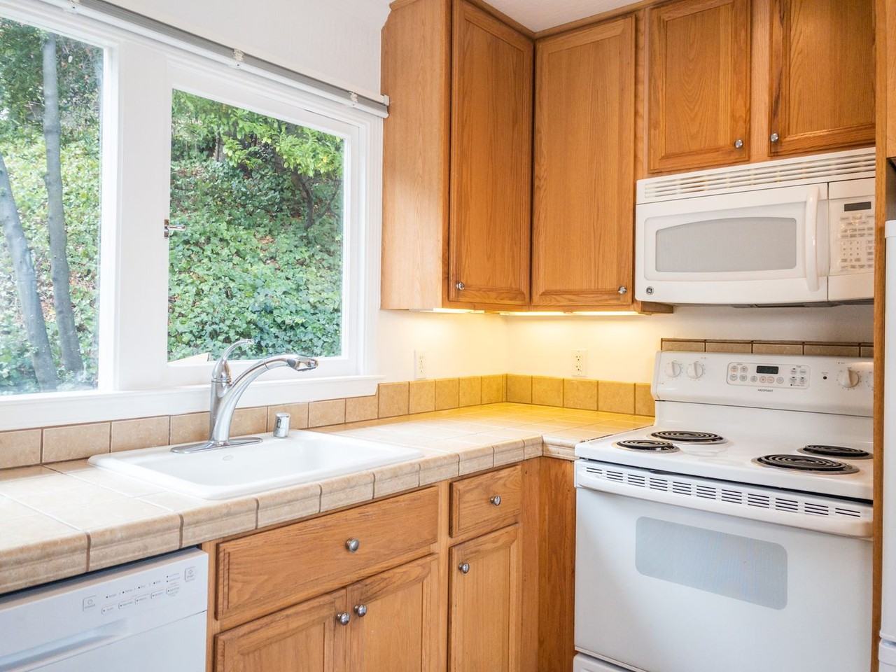 313 Valley St - Photo 7 of 23