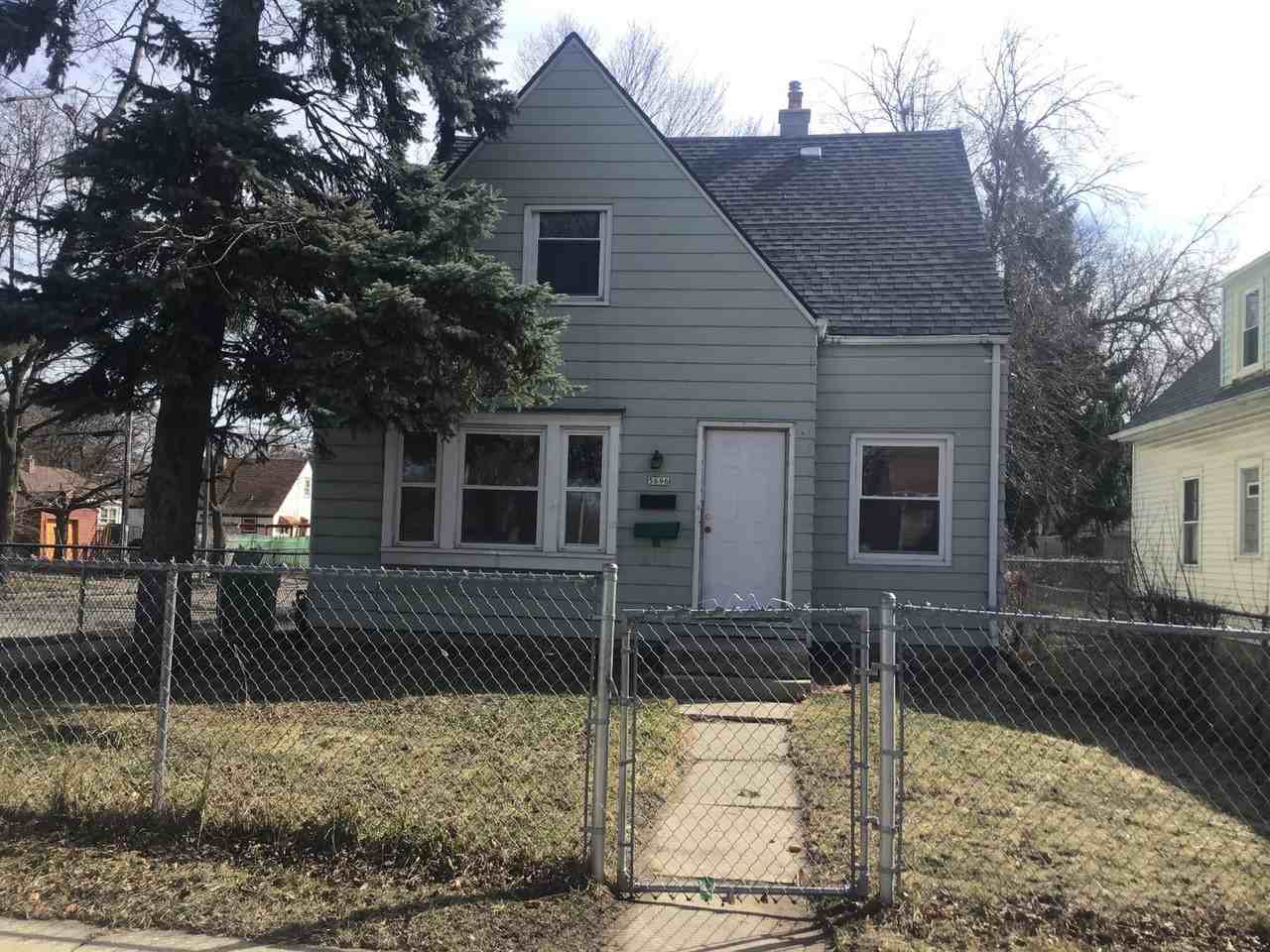 5696 N 42nd St - Photo 3 of 17