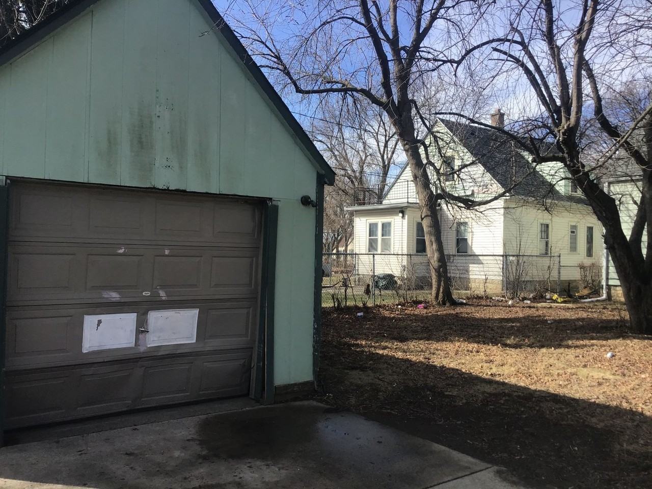 5696 N 42nd St - Photo 4 of 17