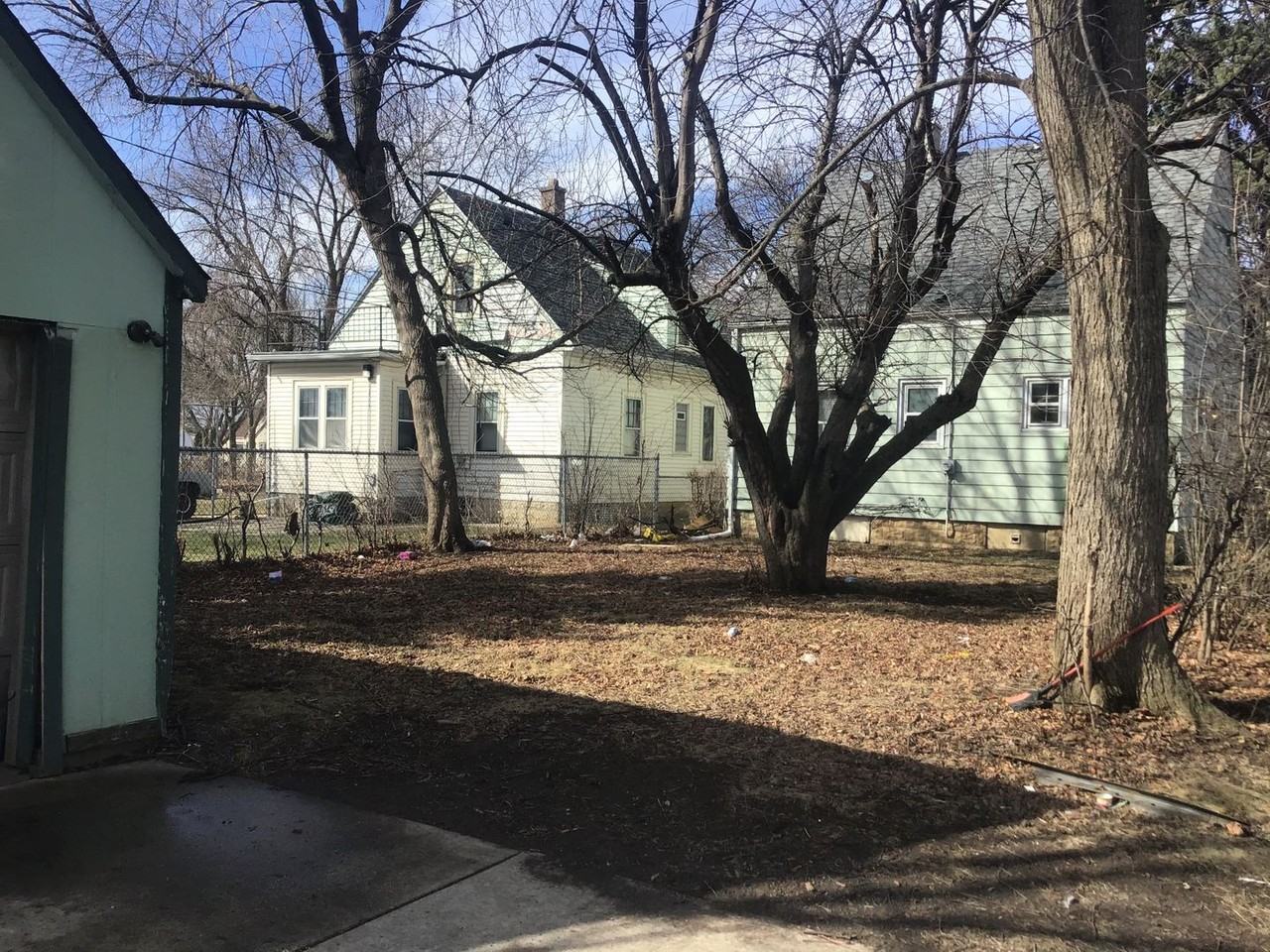 5696 N 42nd St - Photo 2 of 17