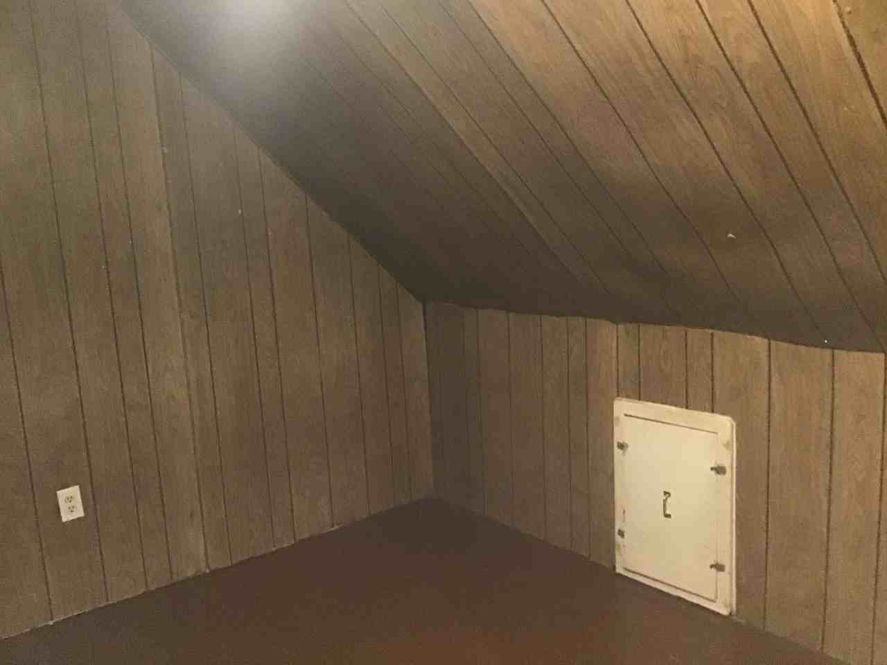 5696 N 42nd St - Photo 5 of 17