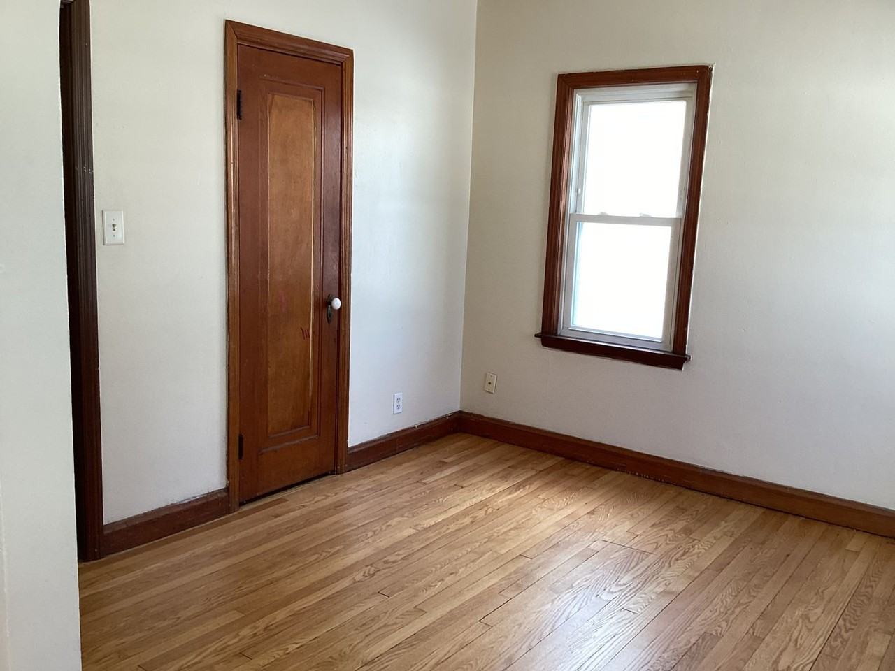 5696 N 42nd St - Photo 7 of 17