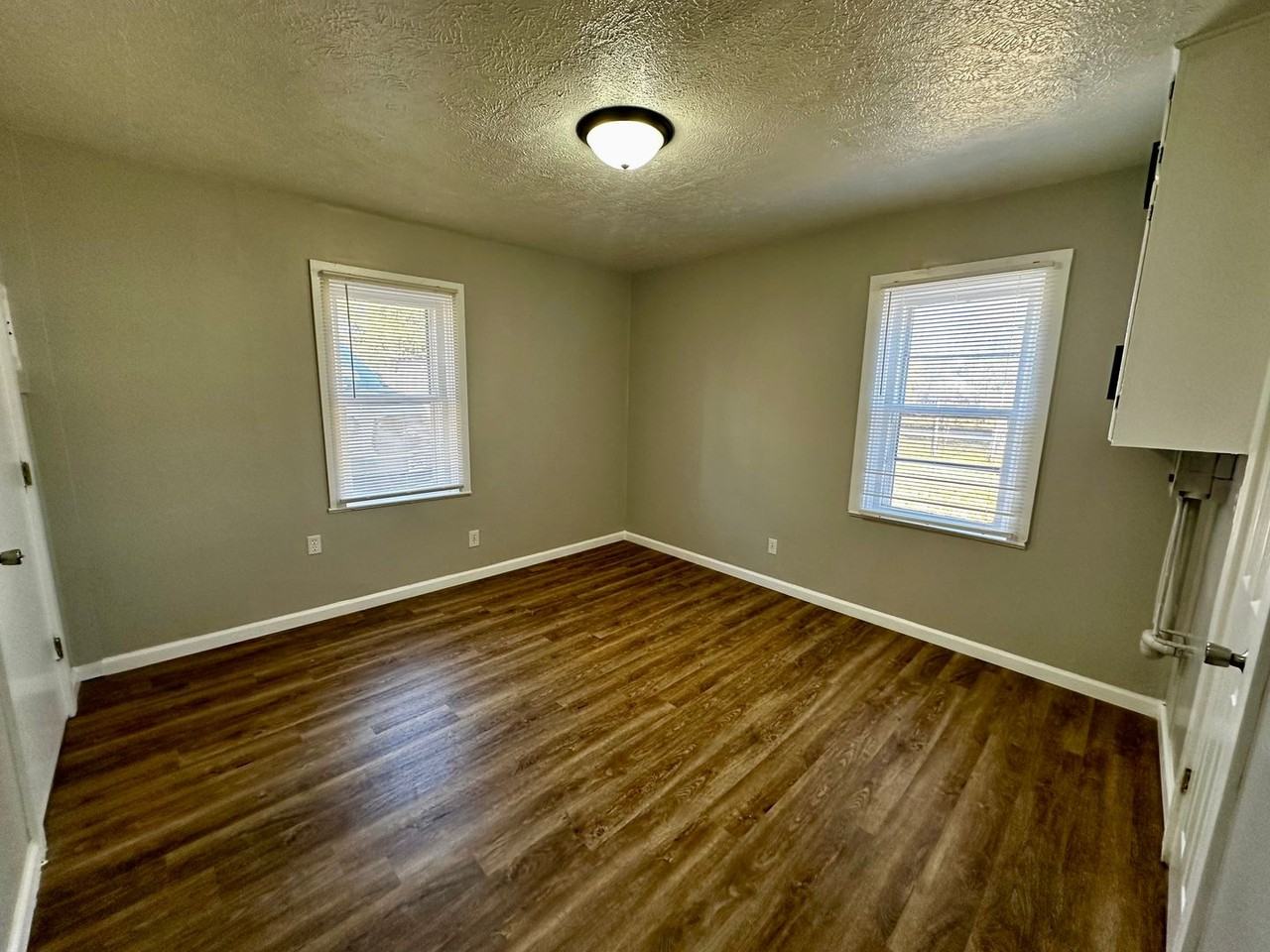 317 Sunnyside Ave - Photo 6 of 9