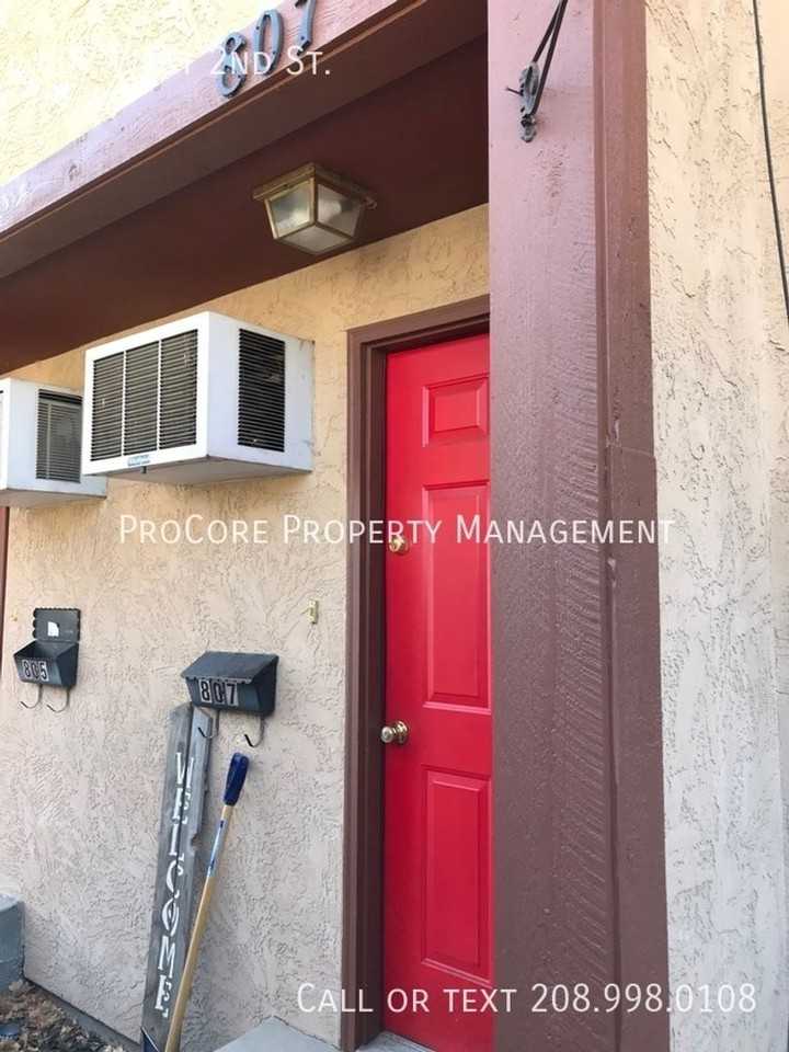 807 W 2nd St - Photo 2 of 50