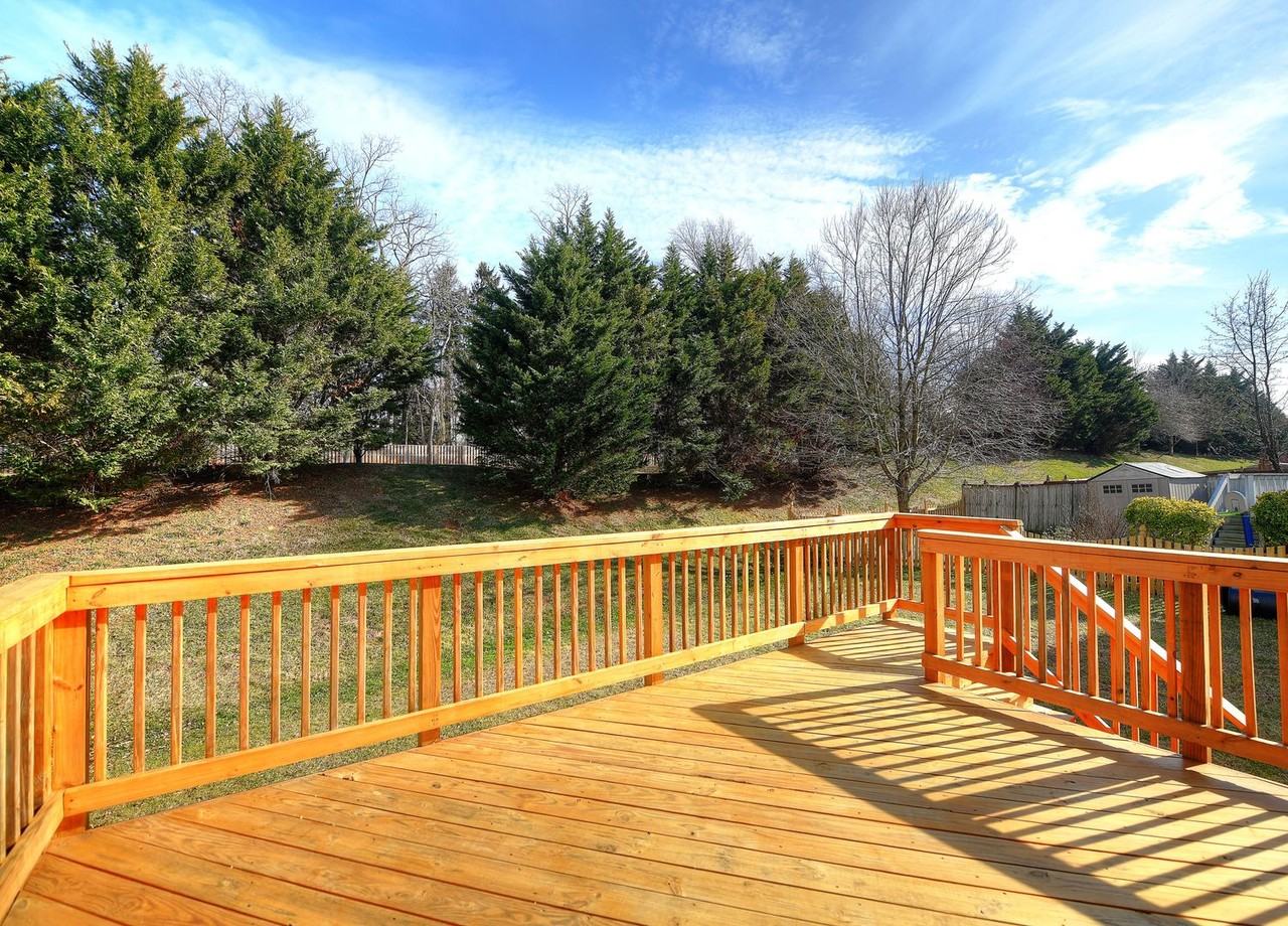 655 Kirkcaldy Way - Photo 3 of 21
