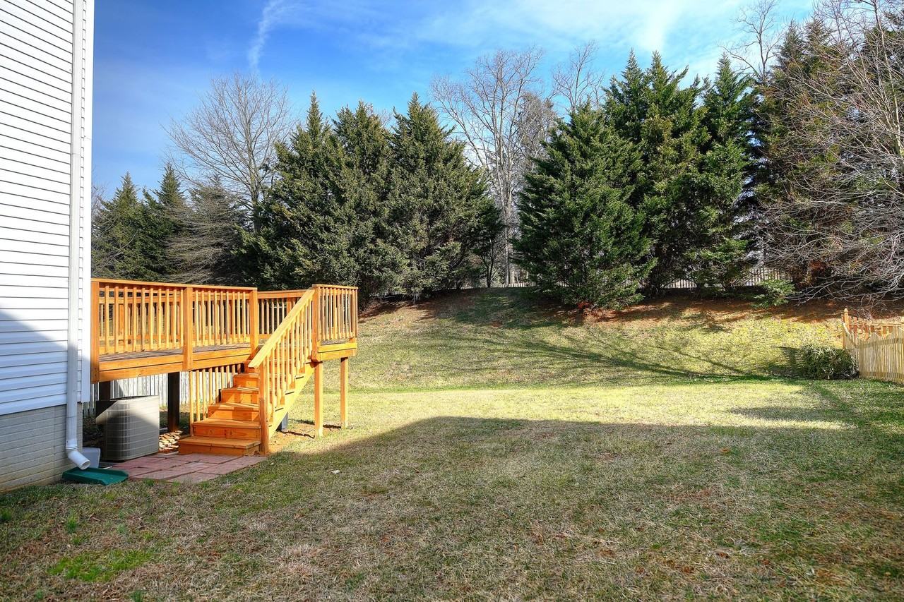 655 Kirkcaldy Way - Photo 5 of 21