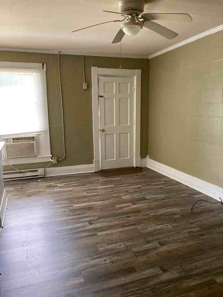 814 Fowlers Ln - Photo 2 of 8