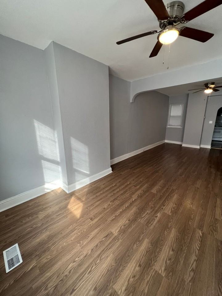 2135 E Auburn St - Photo 3 of 24