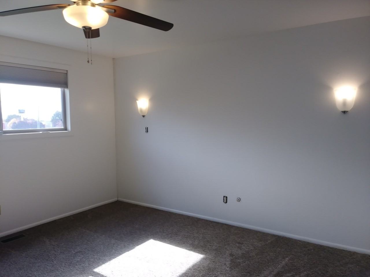 380 W 1050 N - Photo 5 of 9