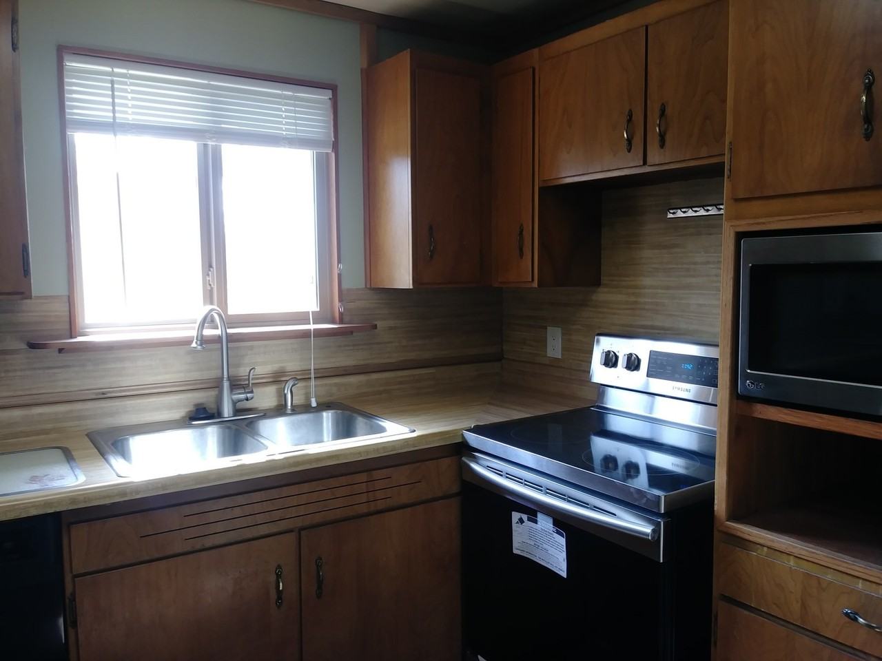 380 W 1050 N - Photo 7 of 9