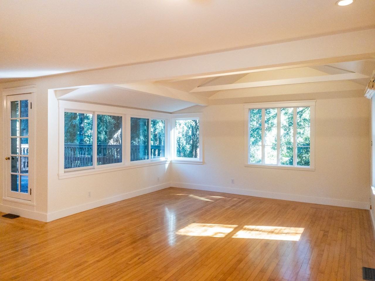 105 Marguerite Ave - Photo 3 of 26