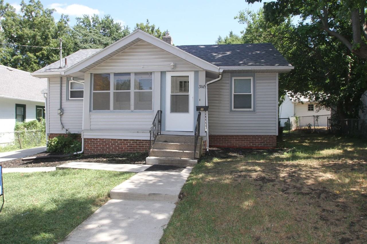 3145 Sw 12th Pl - Photo 3 of 15