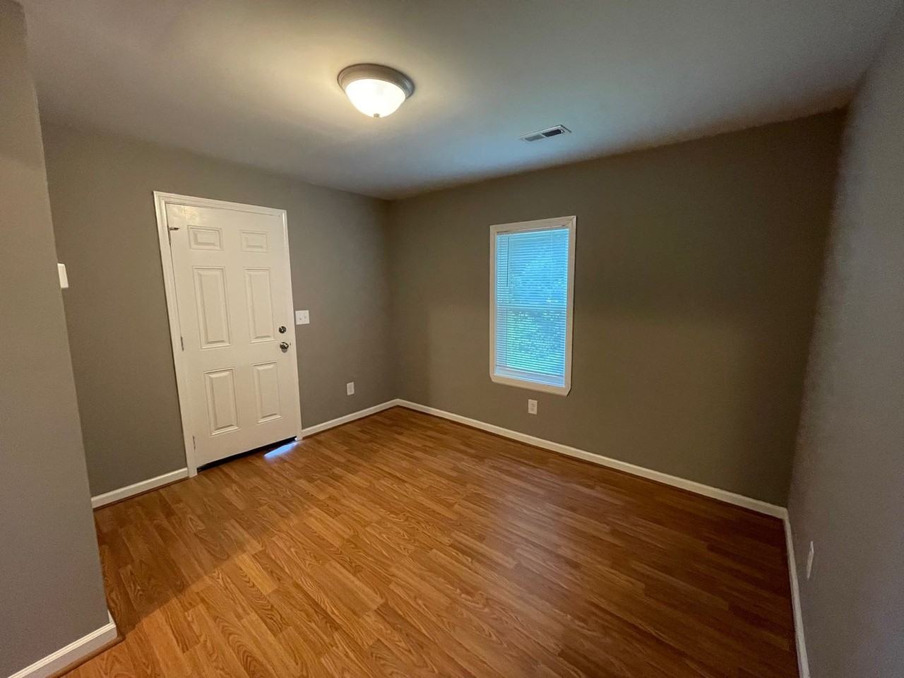 400 Walker Ave - Photo 2 of 13