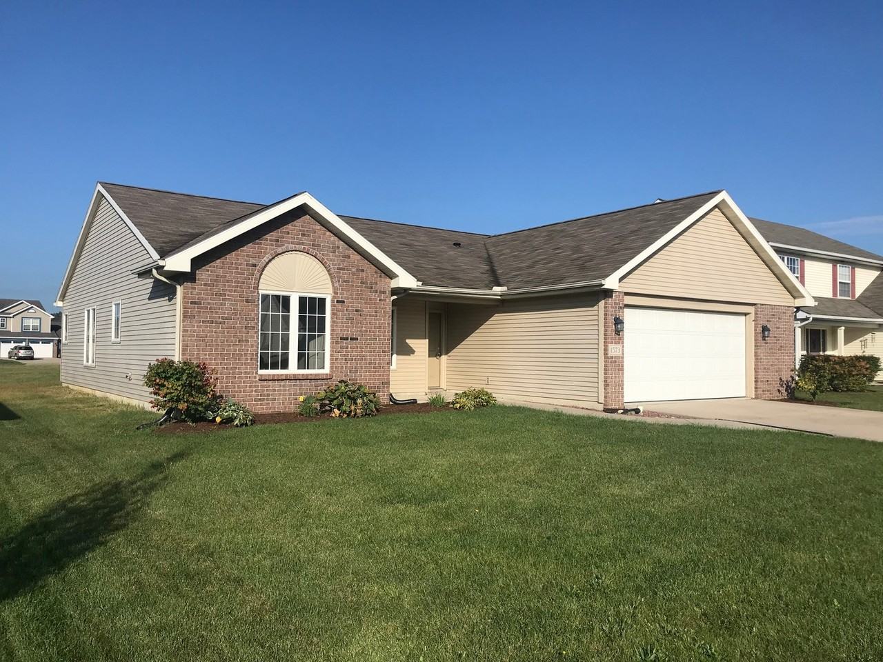 1573 Sunpointe Cv - Photo 2 of 20