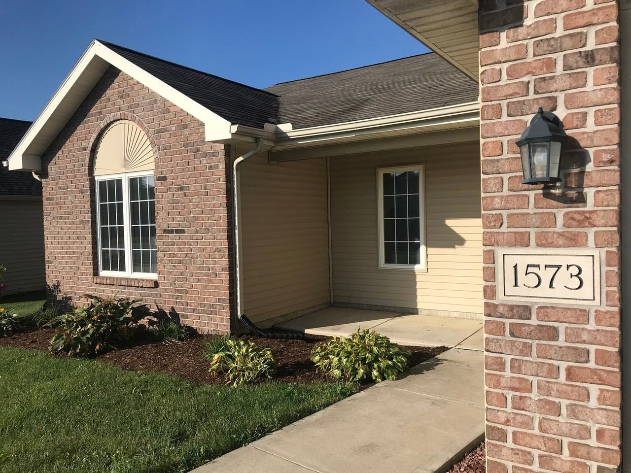 1573 Sunpointe Cv - Photo 3 of 20