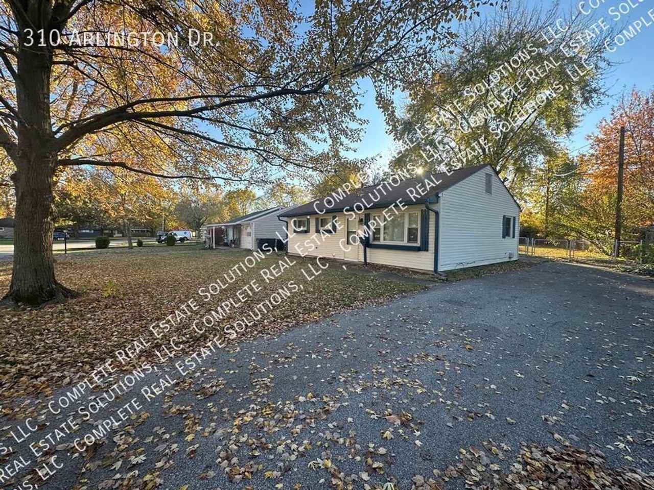 310 Arlington Dr - Photo 3 of 20