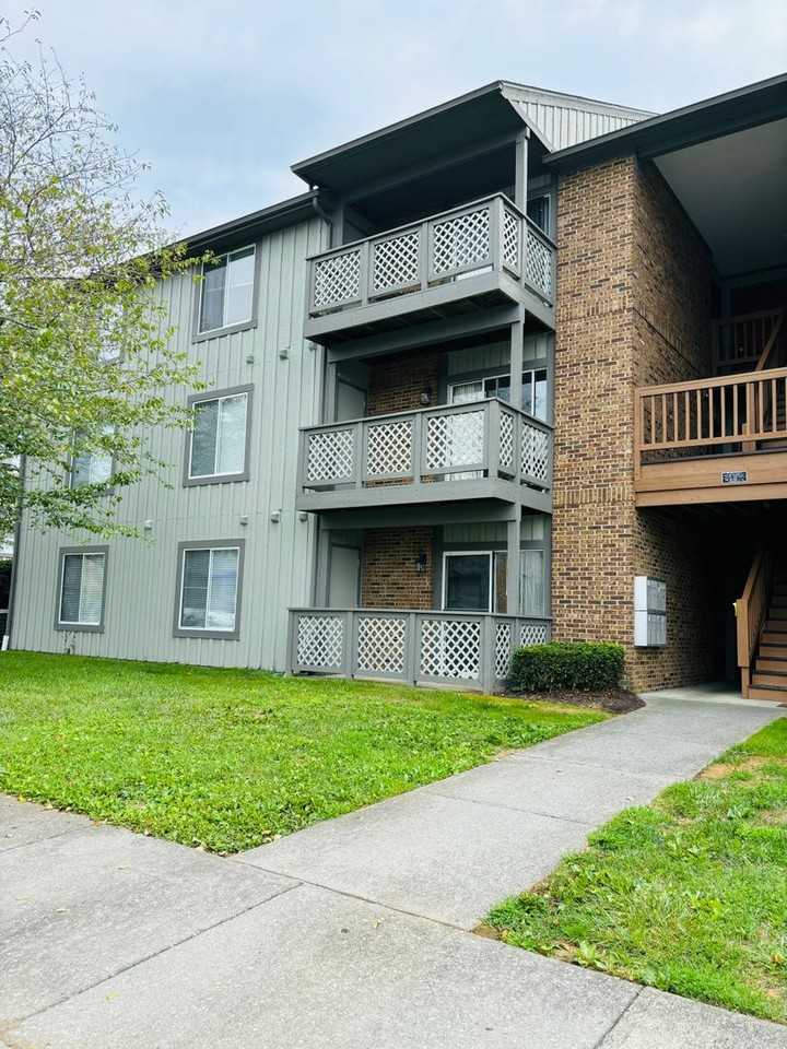 831 Claytor Sq - Photo 4 of 23