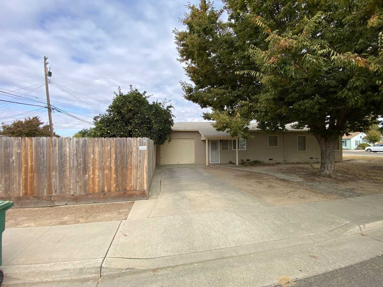 1079 S Rupert Ave - Photo 3 of 35