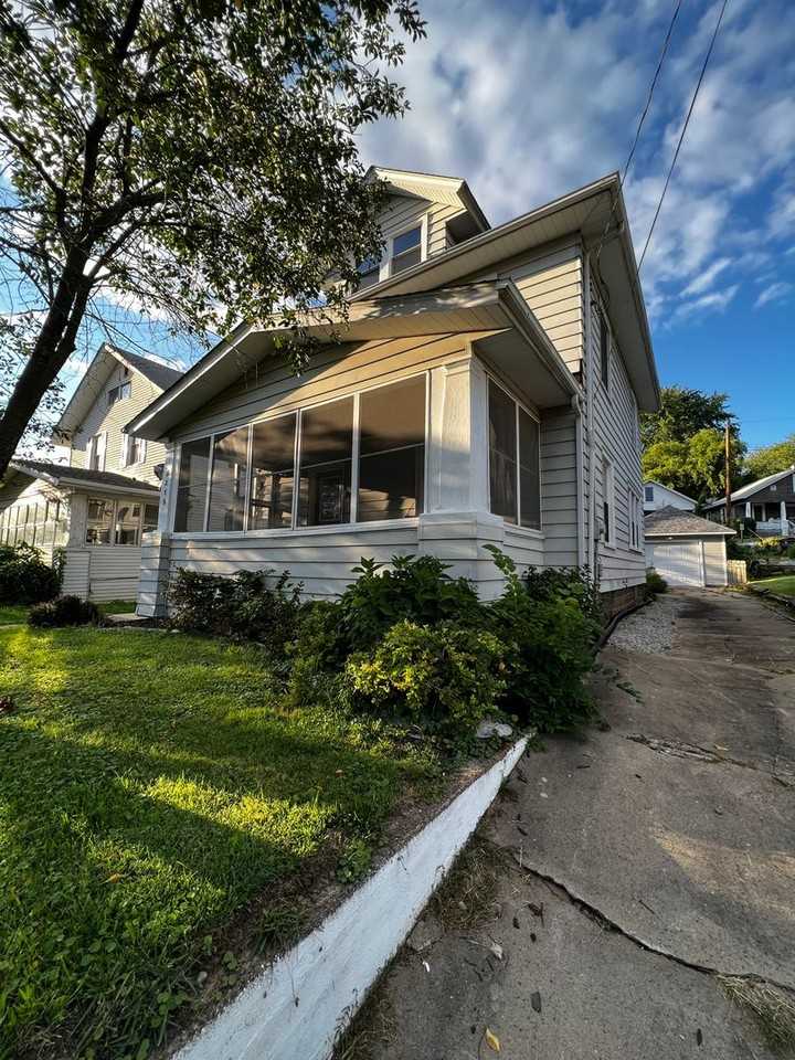 3215 8th Ave - Photo 2 of 14